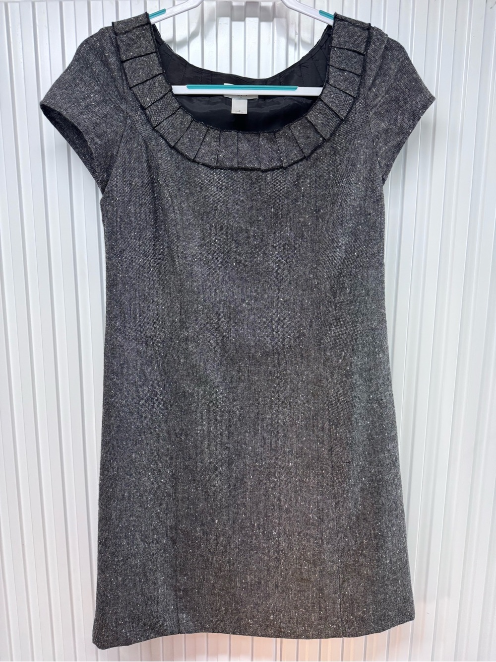 LOfT size 2 Classic Gray Cap-Sleeve Sheath Dress Workwear Tweed